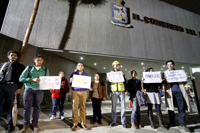 2014_11_04 Periódicos ABC - Diego Malo (protesta vs estacionamiento congreso NL)
